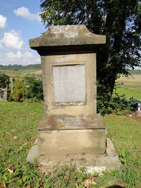 Могила Антона Кота, діда поета, біля церкви в Чертежі